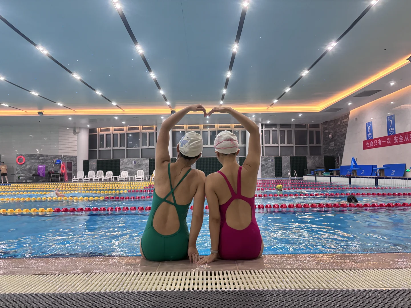 和游泳搭子的拍照分享📸