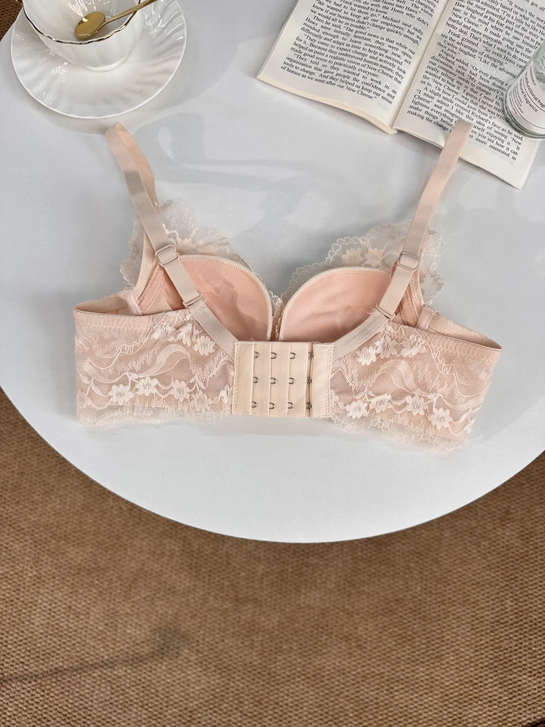 浅粉色蕾丝小胸内衣👙、真的太美了！好温柔哇