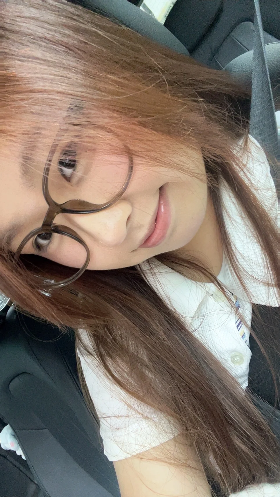 欣赏自己的美貌