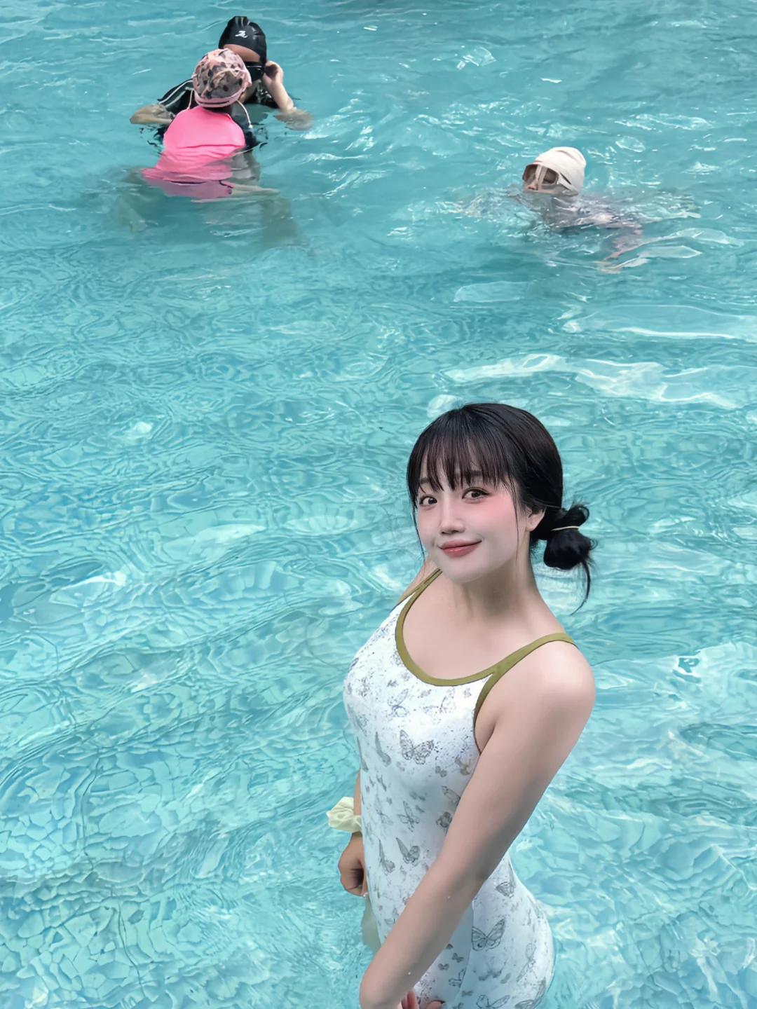 谁说的微胖女生浮力大？游起来轻松⁉️😰