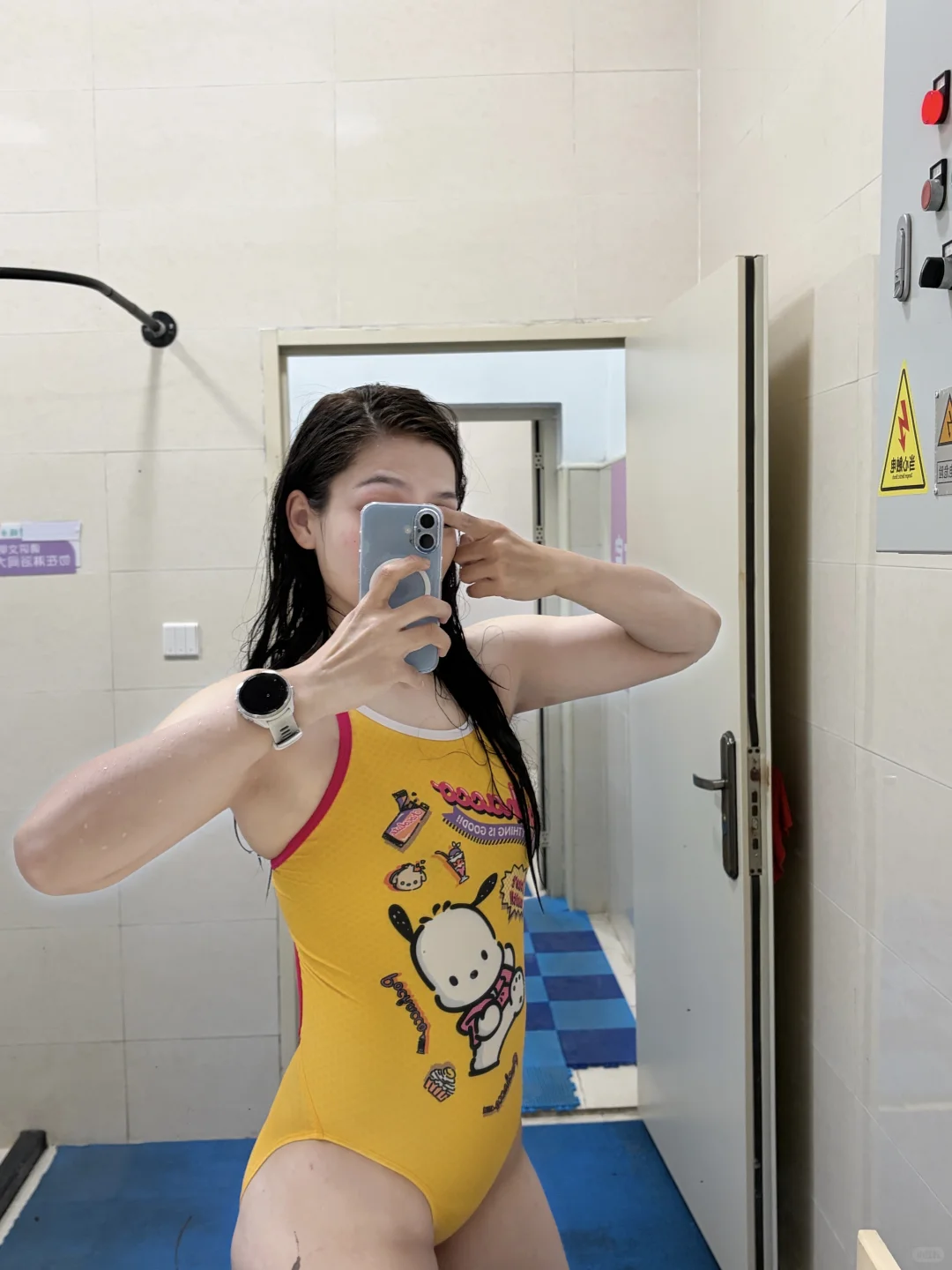 泳池里暖和✌️✌️