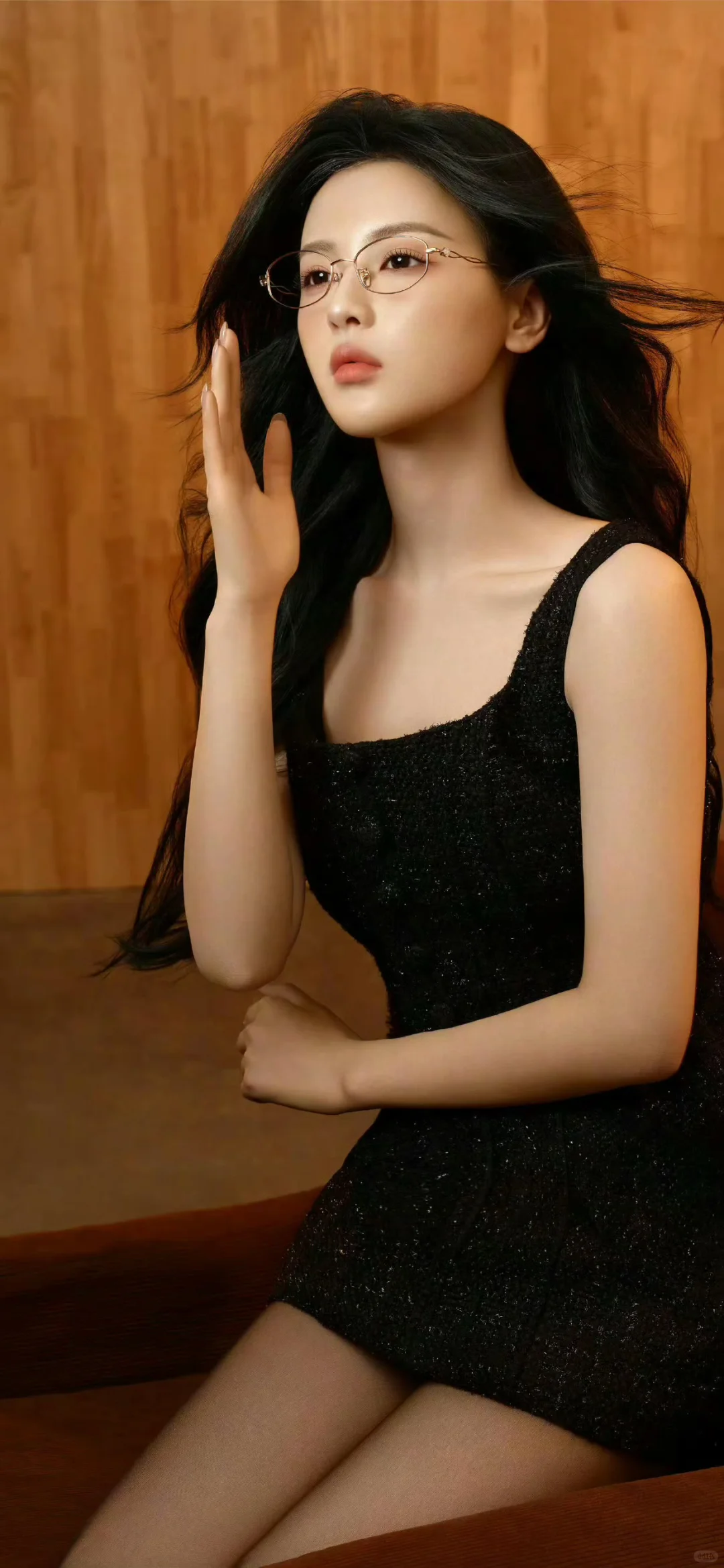 杨超越壁纸！丝袜配眼镜太绝了