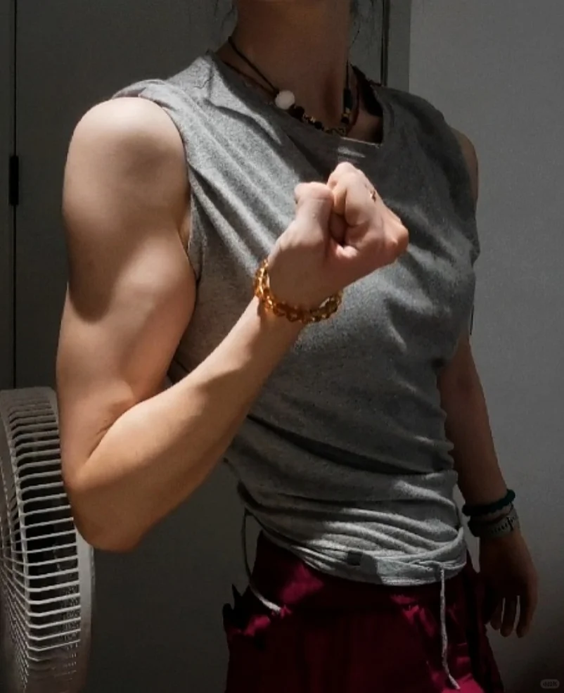 女生只需微微发力就能…