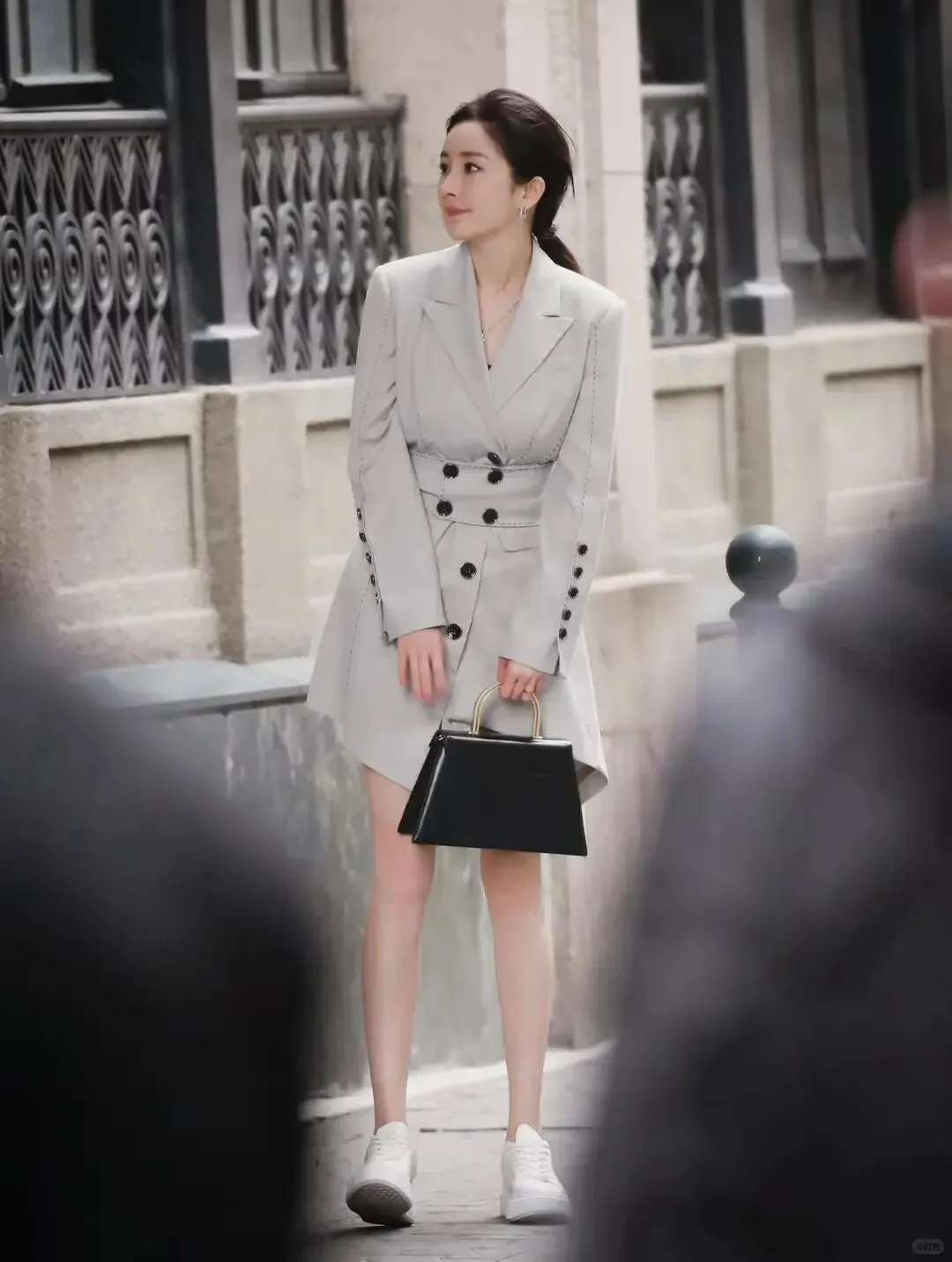 人妻感十足的大幂幂