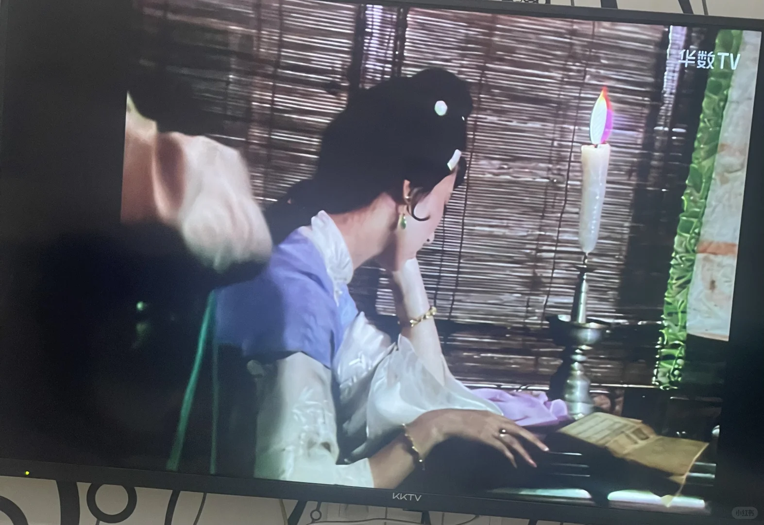 女主角还是得一袭白衣亮相