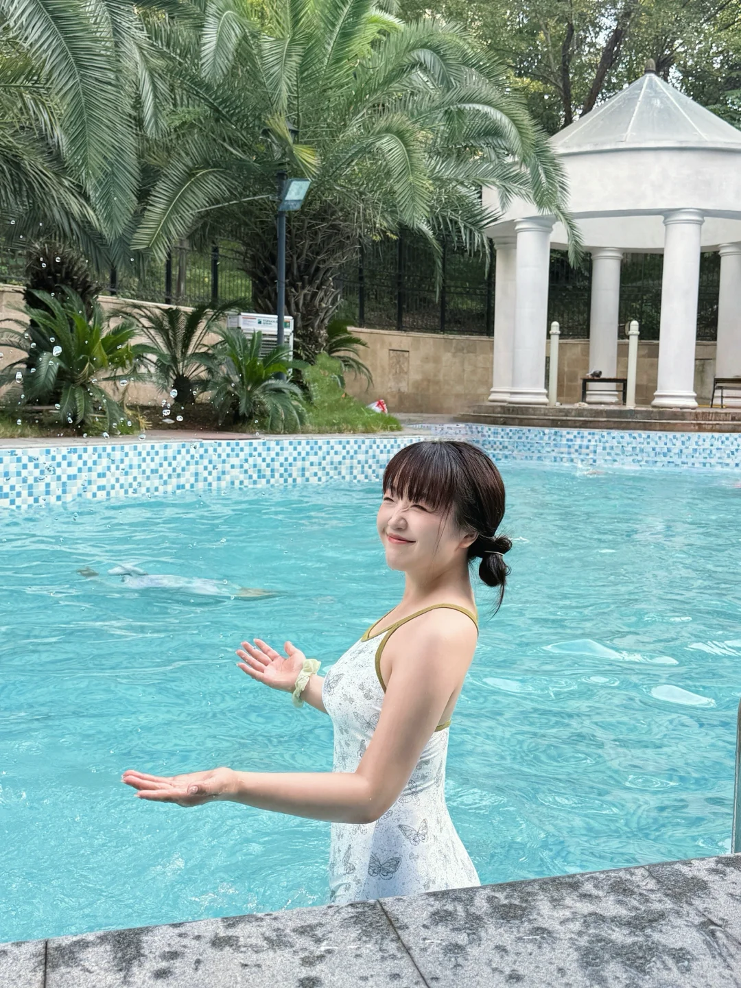 谁说的微胖女生浮力大？游起来轻松⁉️😰