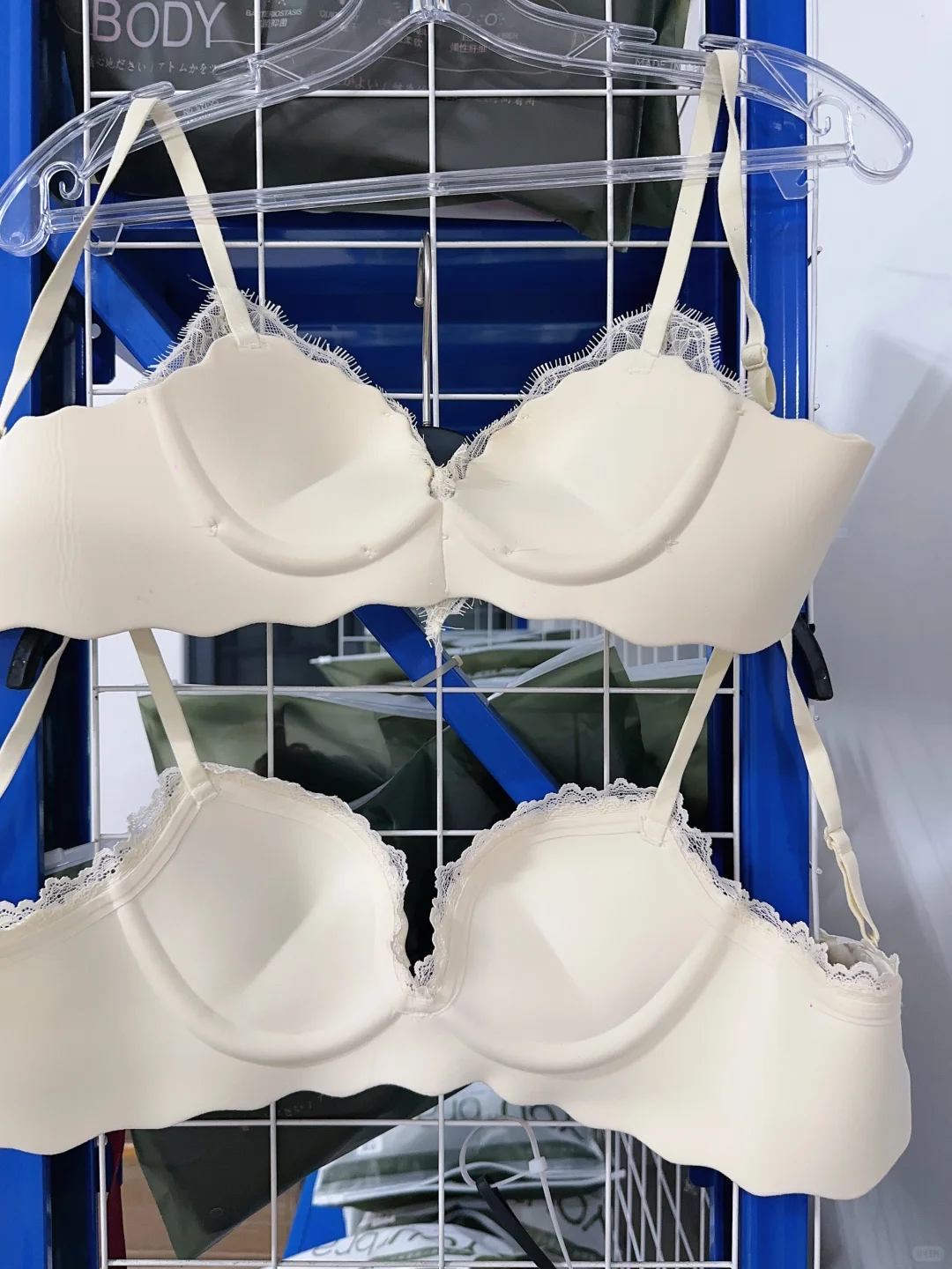 请把它推荐给所有小胸女生！显胸大腰细