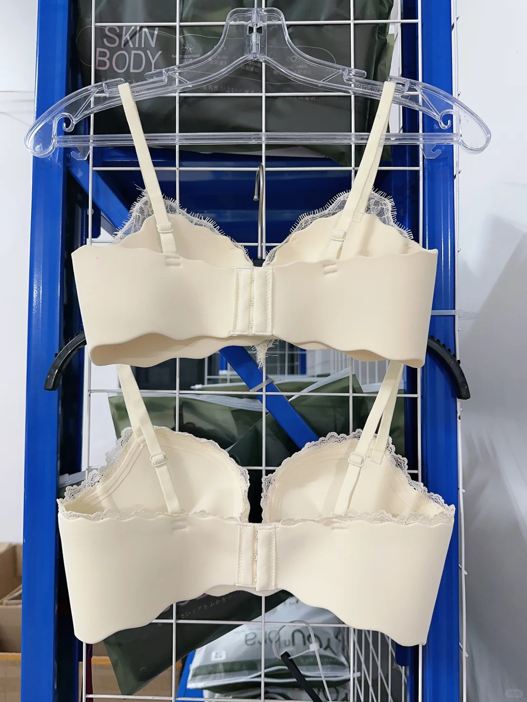 请把它推荐给所有小胸女生！显胸大腰细