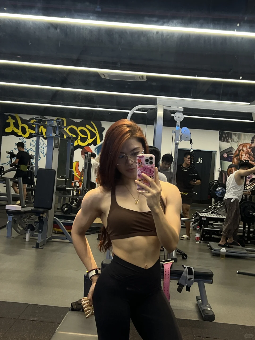 别放弃，练出线条了，很美！