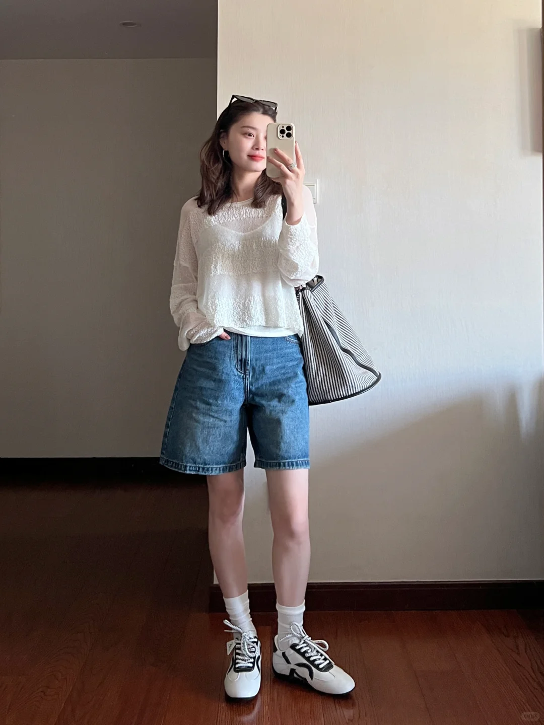 罩衫叠穿+牛仔中裤，轻松应对夏秋过渡季~