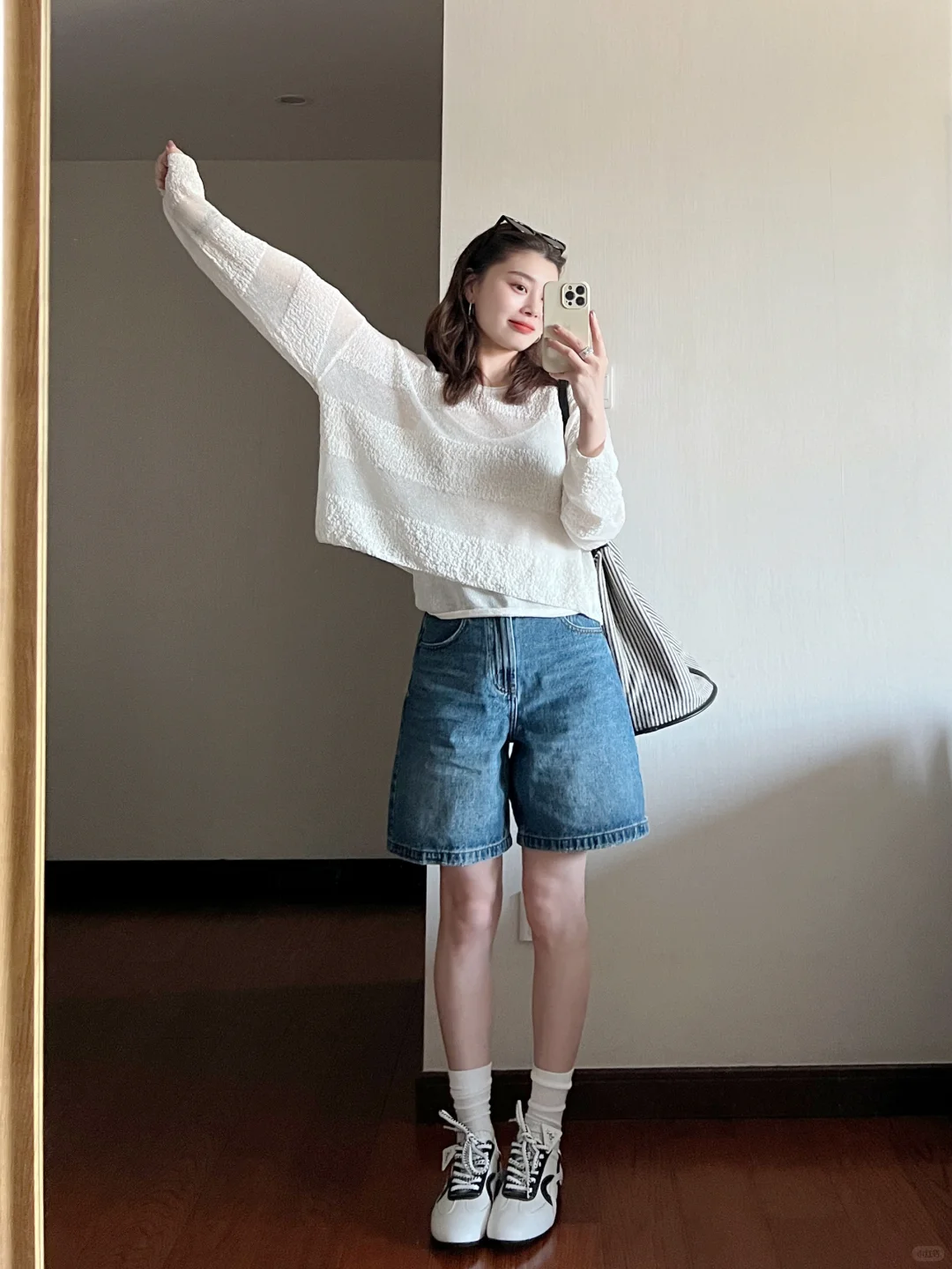 罩衫叠穿+牛仔中裤，轻松应对夏秋过渡季~