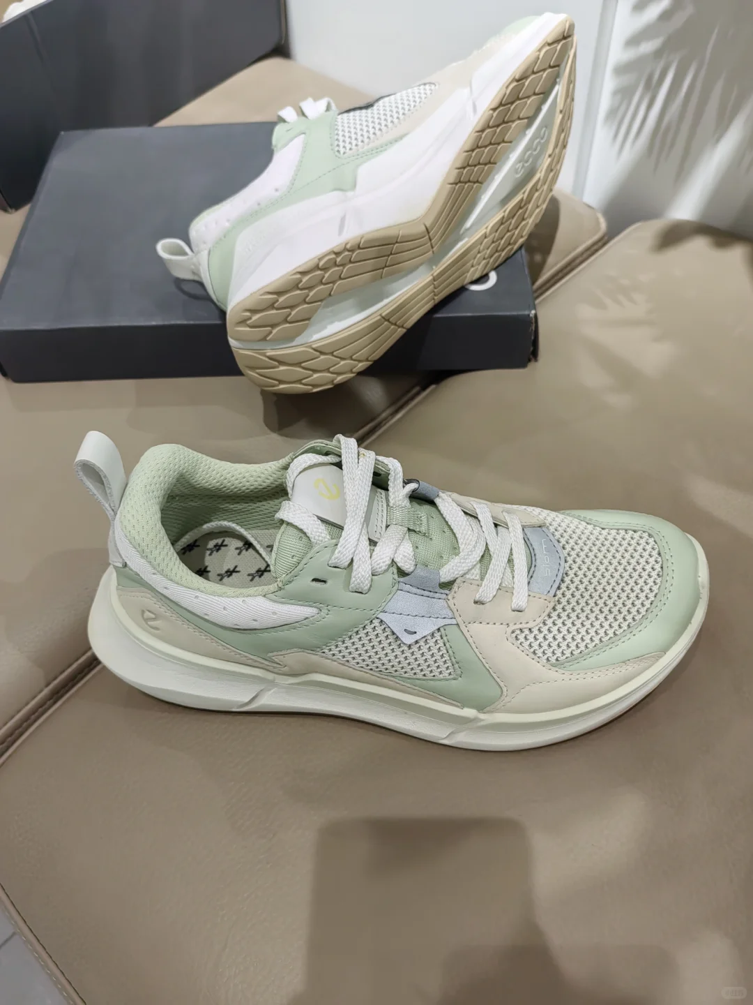 爱步女款健步2.2休闲运动跑步鞋织物牛皮