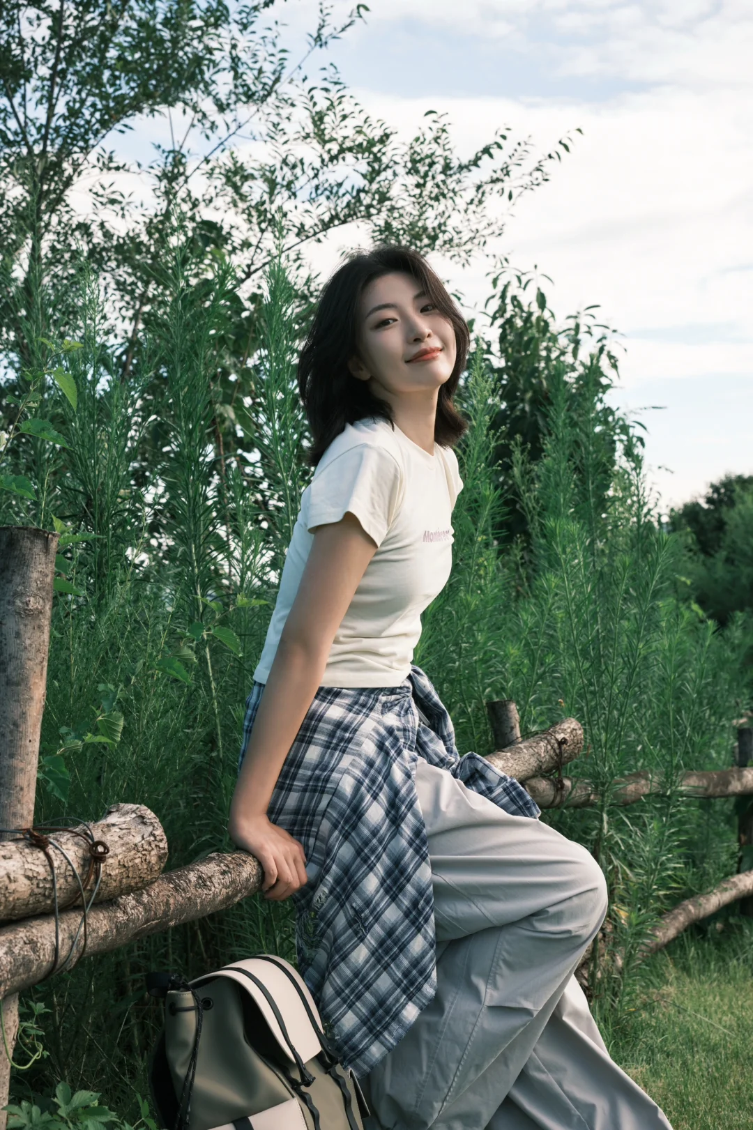 这大概就是我富士相机里的山野少女吧