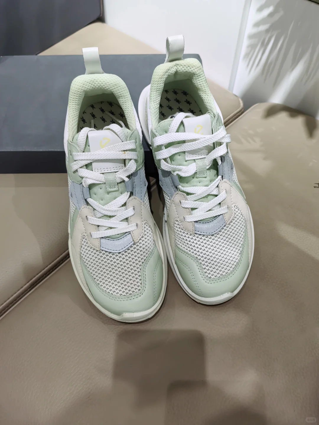 爱步女款健步2.2休闲运动跑步鞋织物牛皮