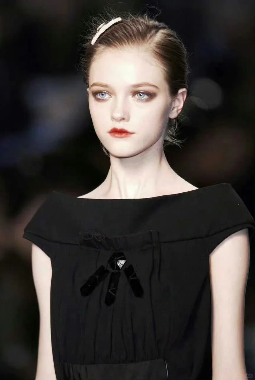 好伟大一张脸！美得我眼前一亮一亮又一亮！