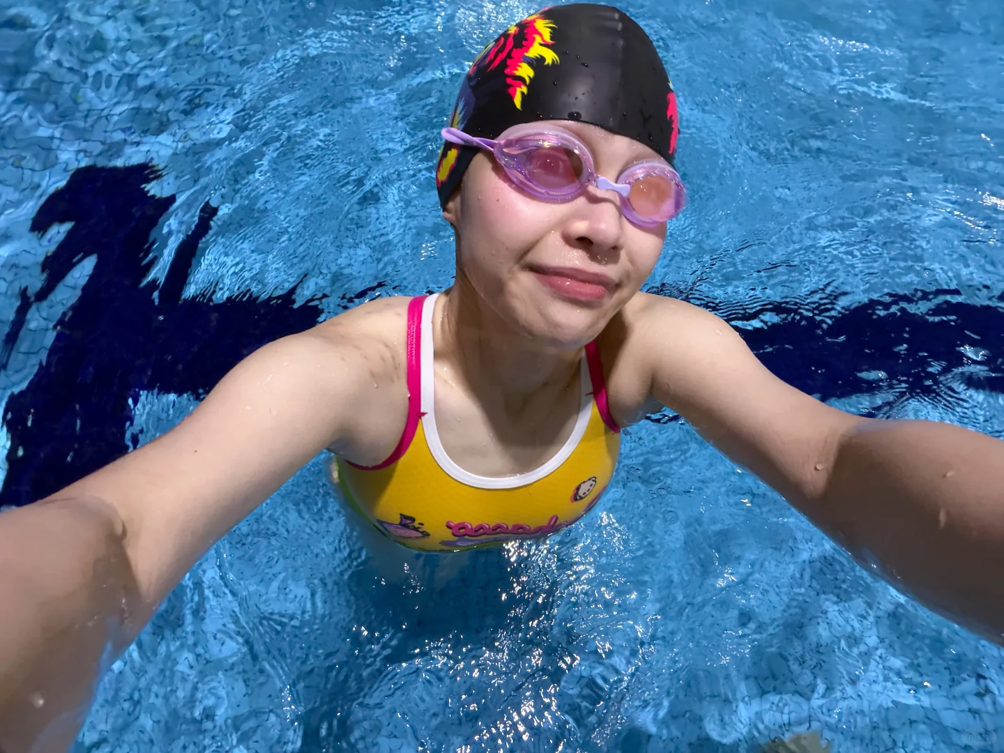 泳池里暖和✌️✌️