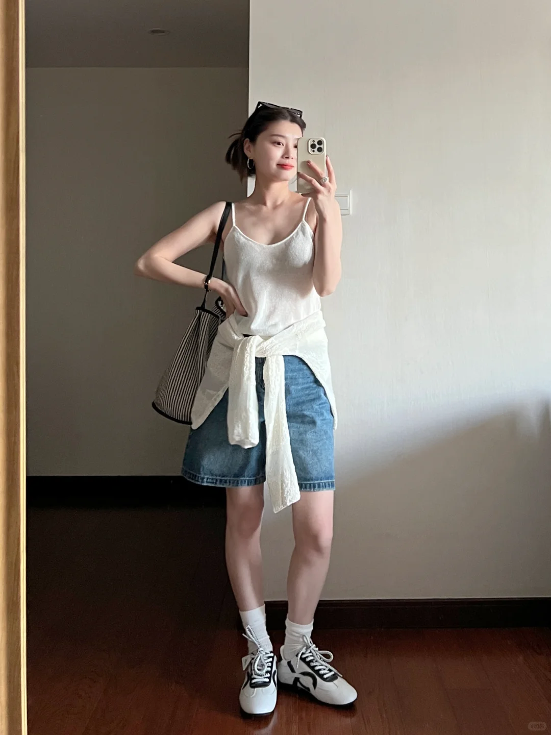 罩衫叠穿+牛仔中裤，轻松应对夏秋过渡季~