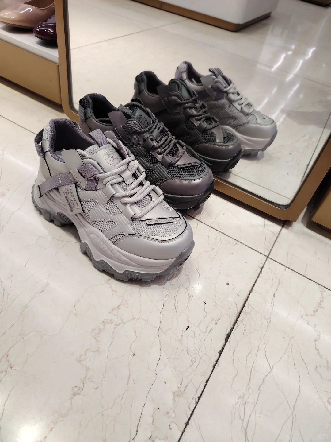 百思图2025冬季新款老爹鞋时尚潮流街头女休