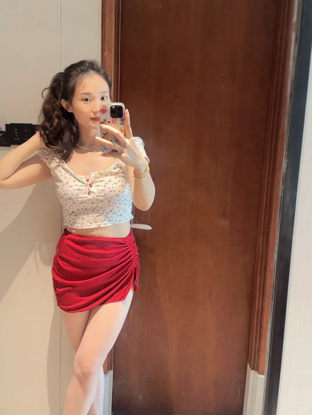 推荐一款好看的泳衣，可以冲！