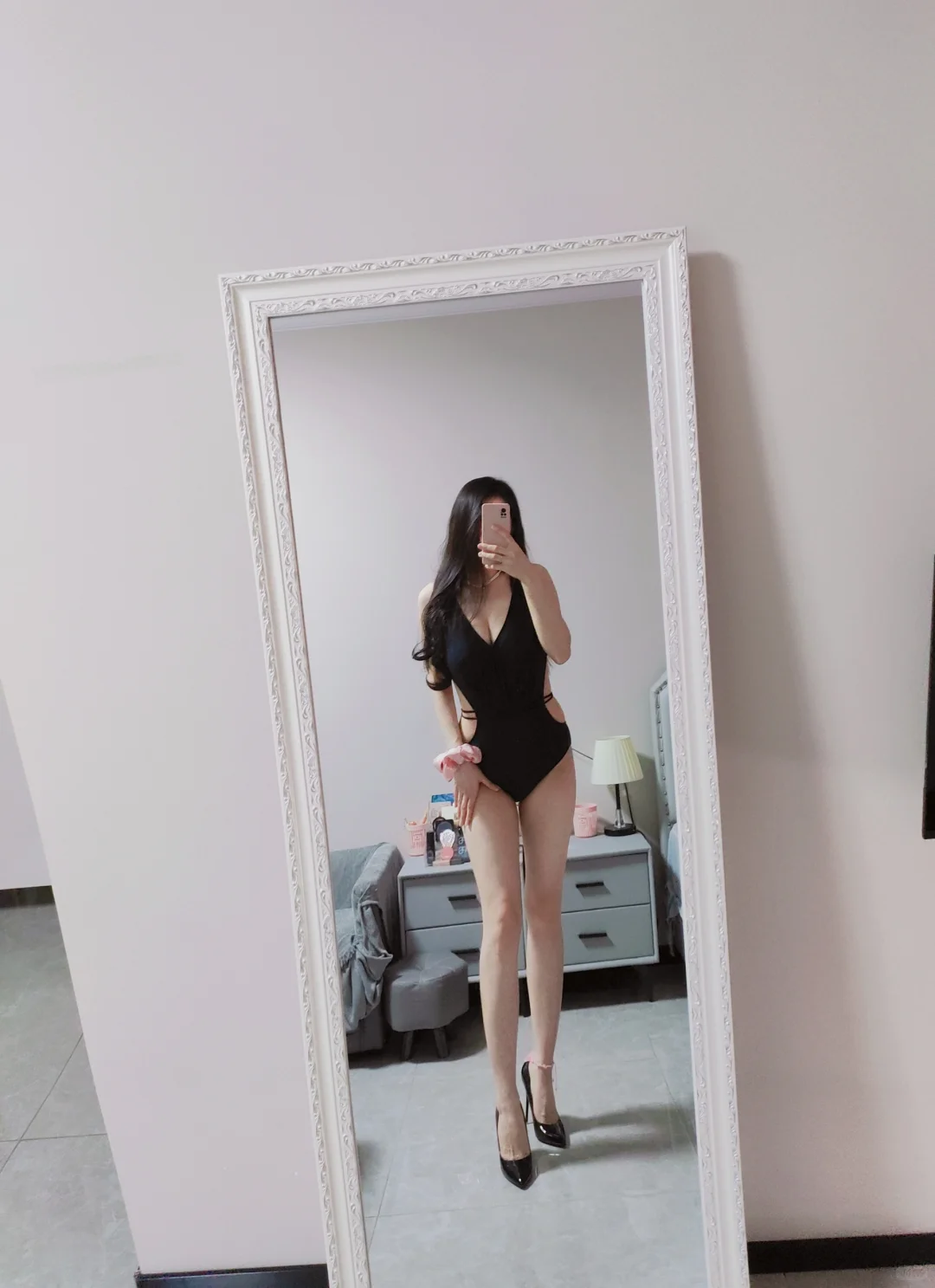 喜欢的男生女生们关注一下～黑色泳衣