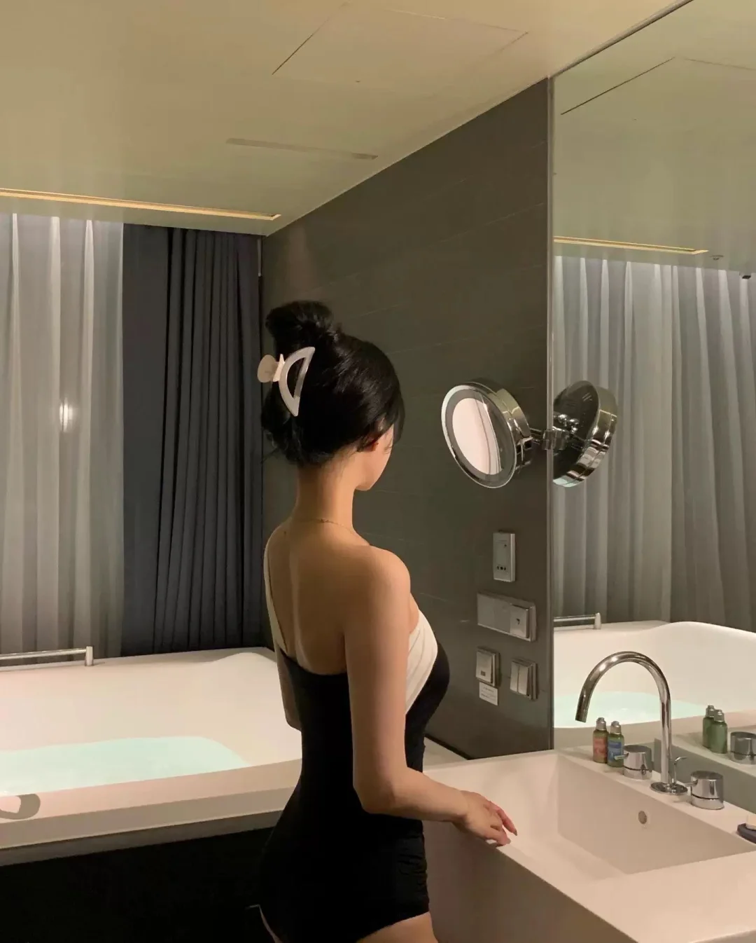 美死！找到了许妍同风格温泉泳衣🖤