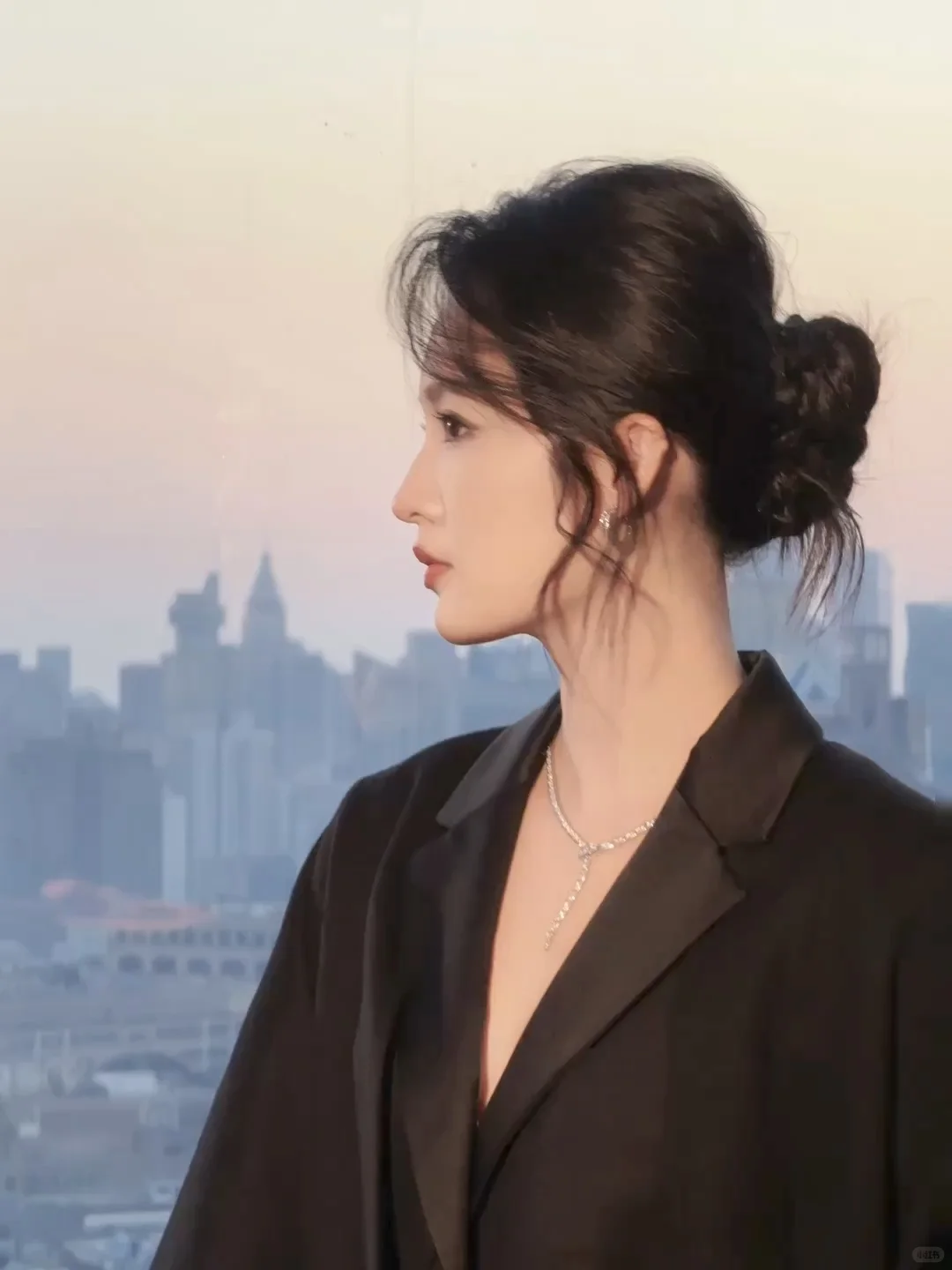 “妈生脸”的骨相优势，侧脸绝杀