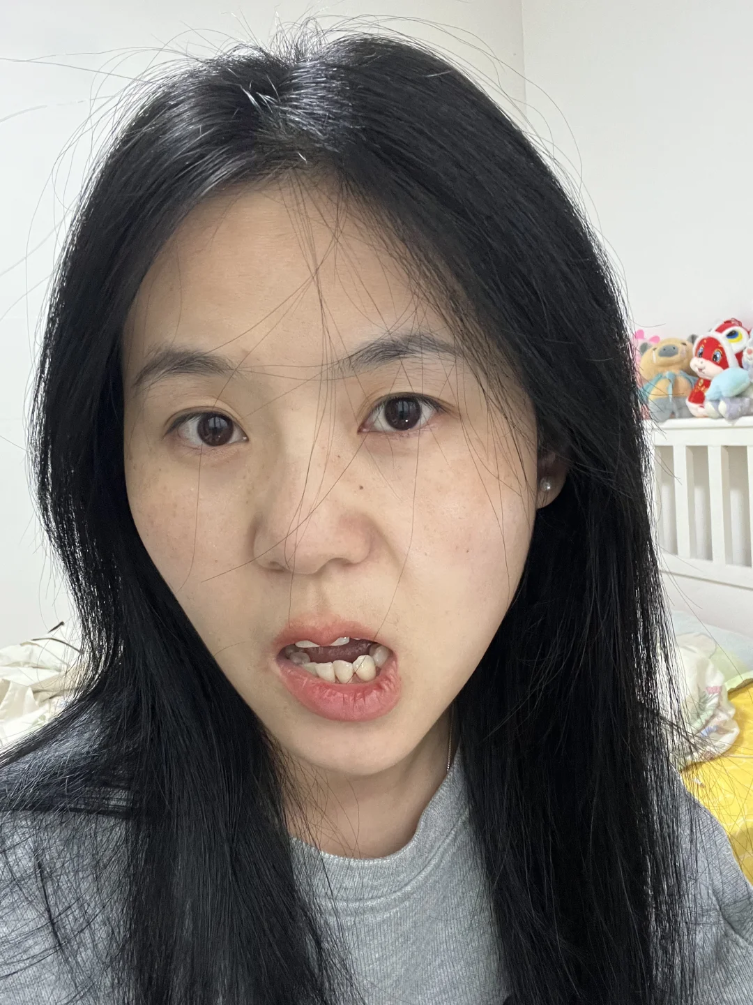 素颜长这样✌️