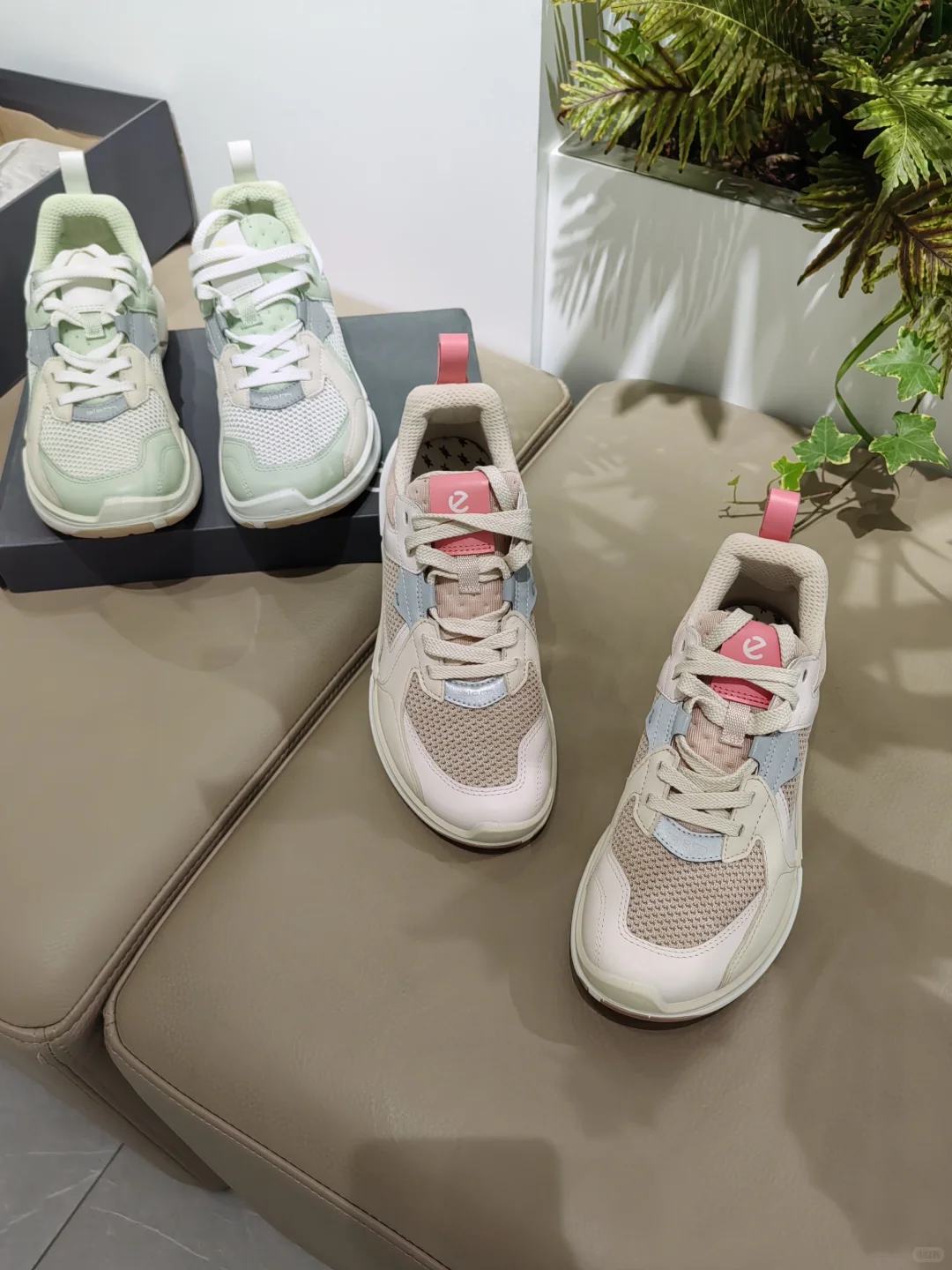 爱步女款健步2.2休闲运动跑步鞋织物牛皮