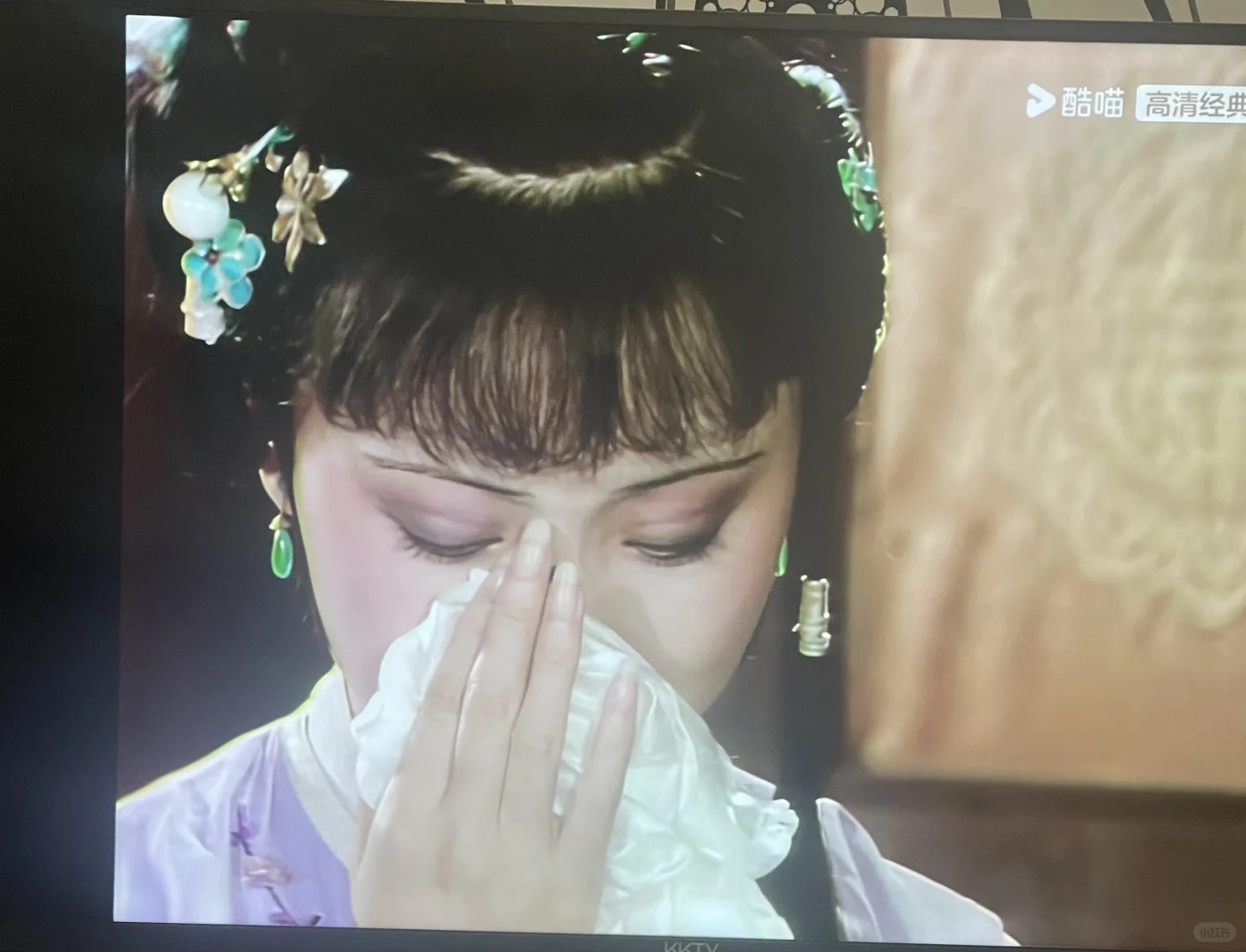 女主角还是得一袭白衣亮相