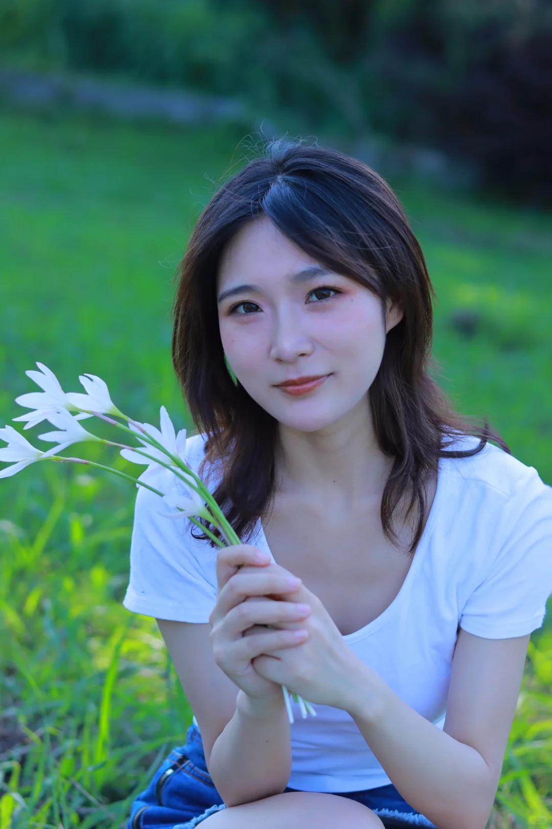 在户外的她真的很美！🍃