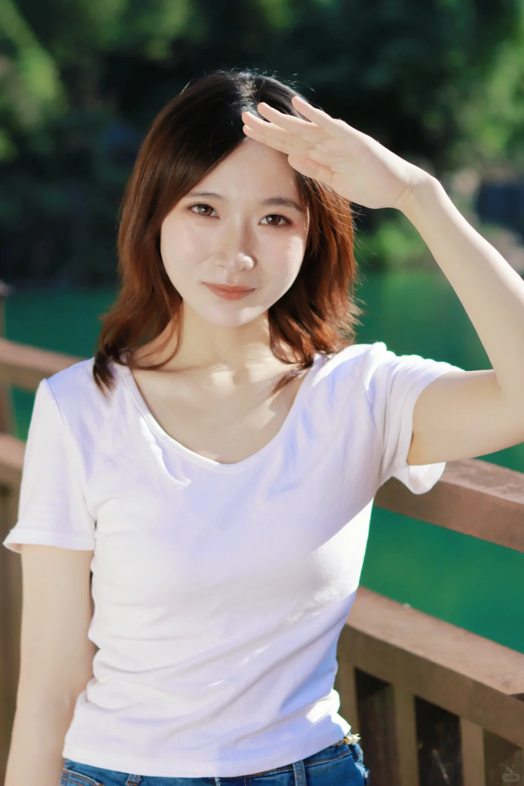 在户外的她真的很美！🍃