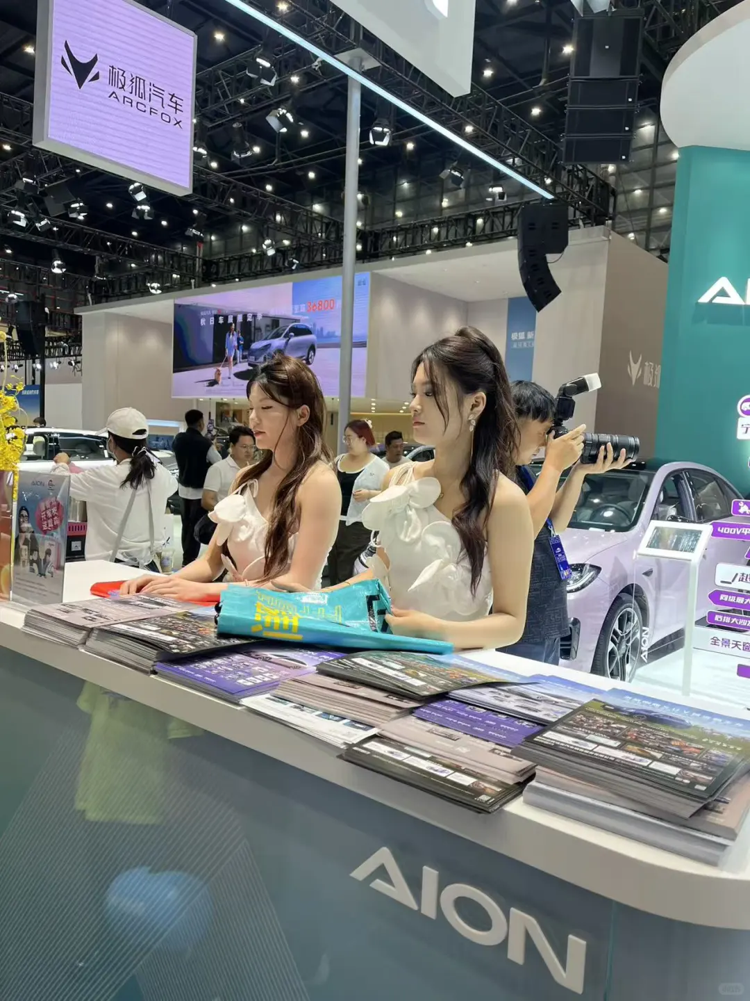 需要礼仪模特五位 线下定人 兼职日结400+