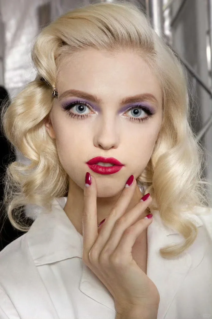 好伟大一张脸！美得我眼前一亮一亮又一亮！