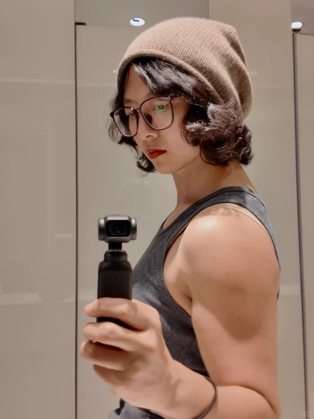 ⬅️真正的肌肉女，衣服是挡不住的