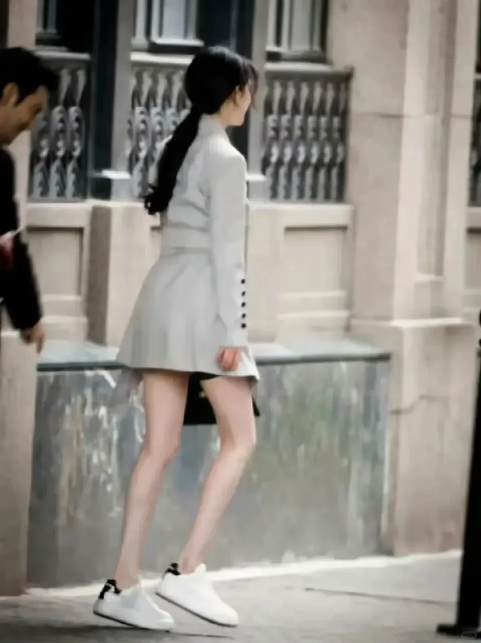 人妻感十足的大幂幂