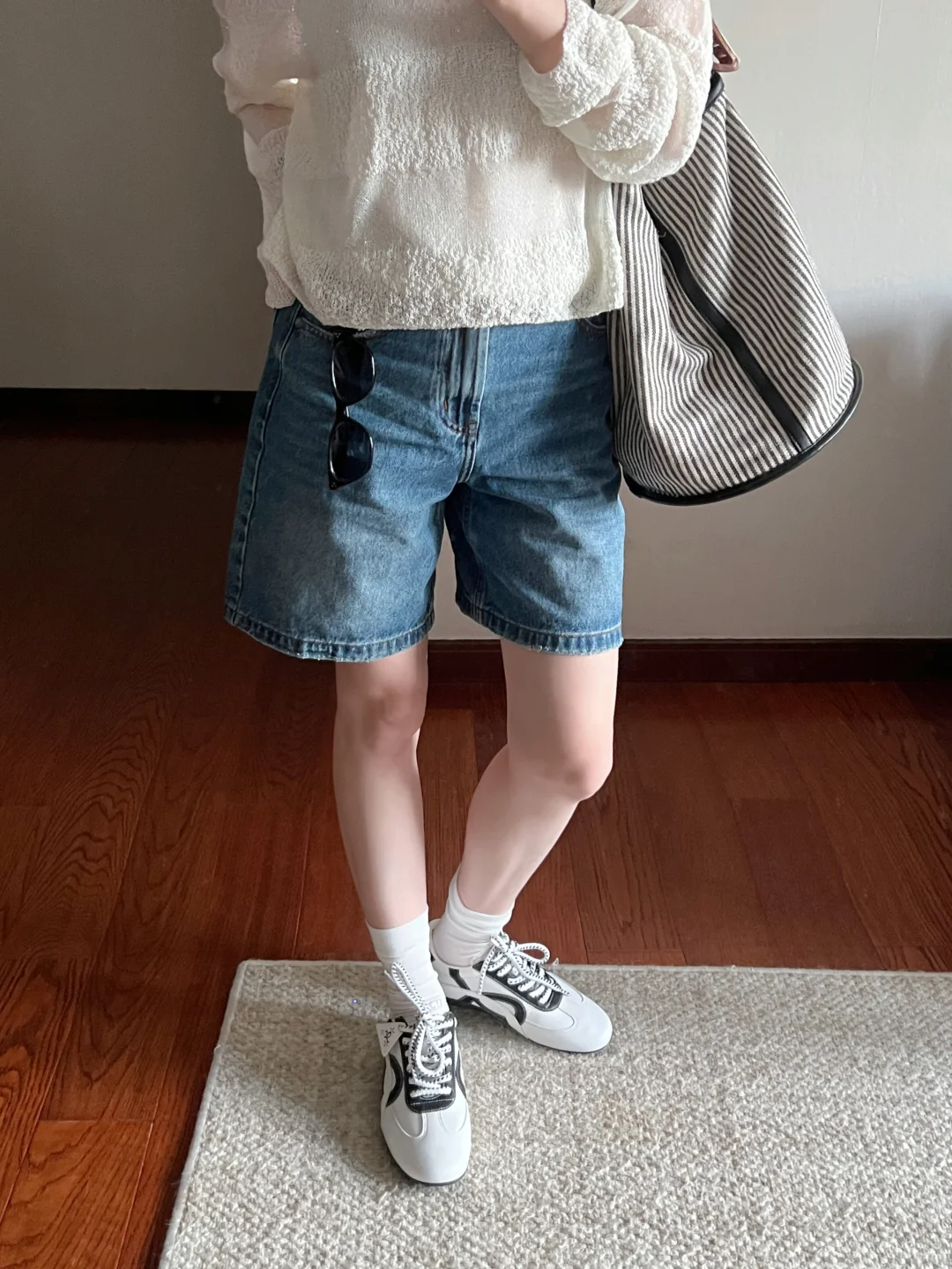 罩衫叠穿+牛仔中裤，轻松应对夏秋过渡季~