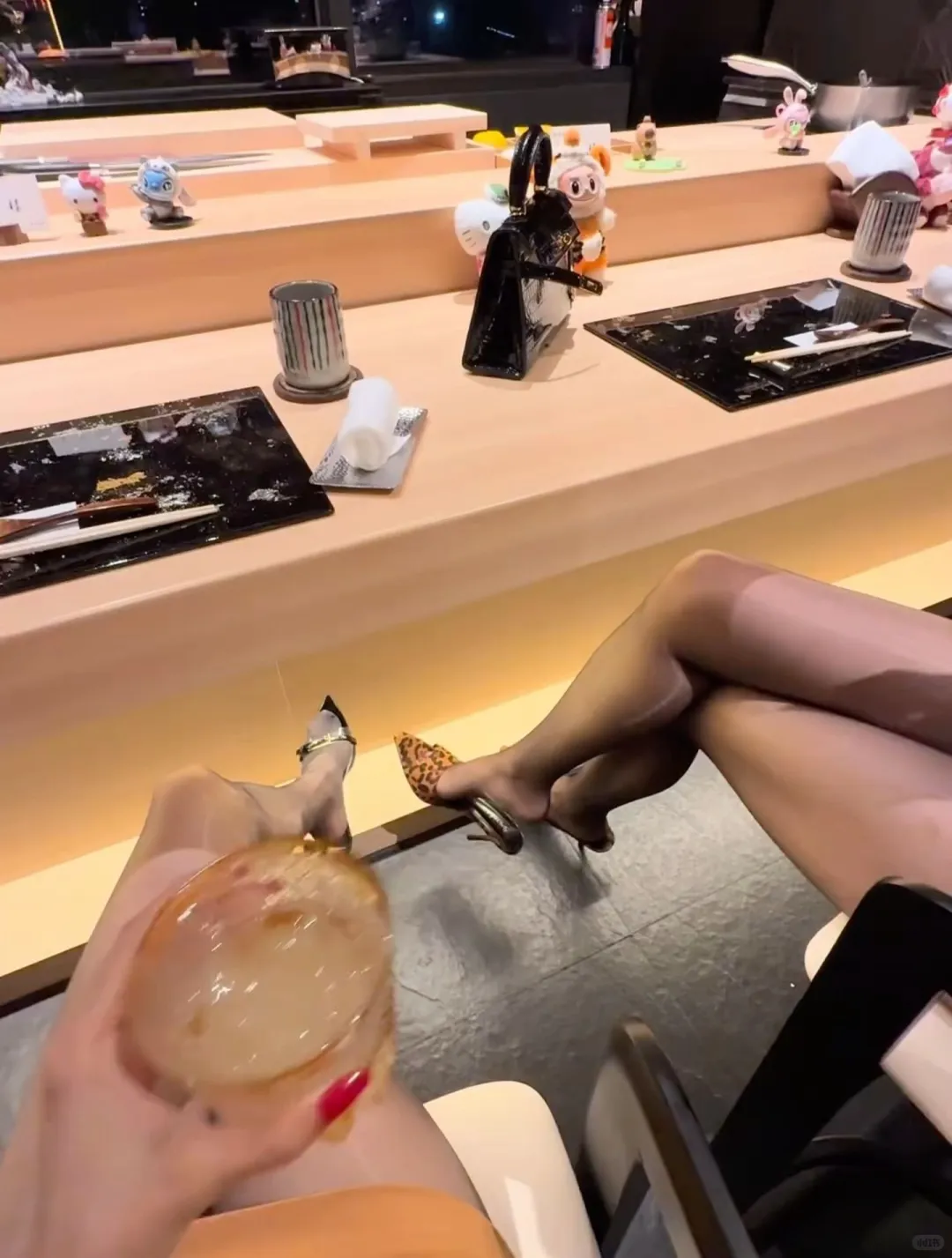 聚餐这么搭丝袜🥂 美到情敌破防