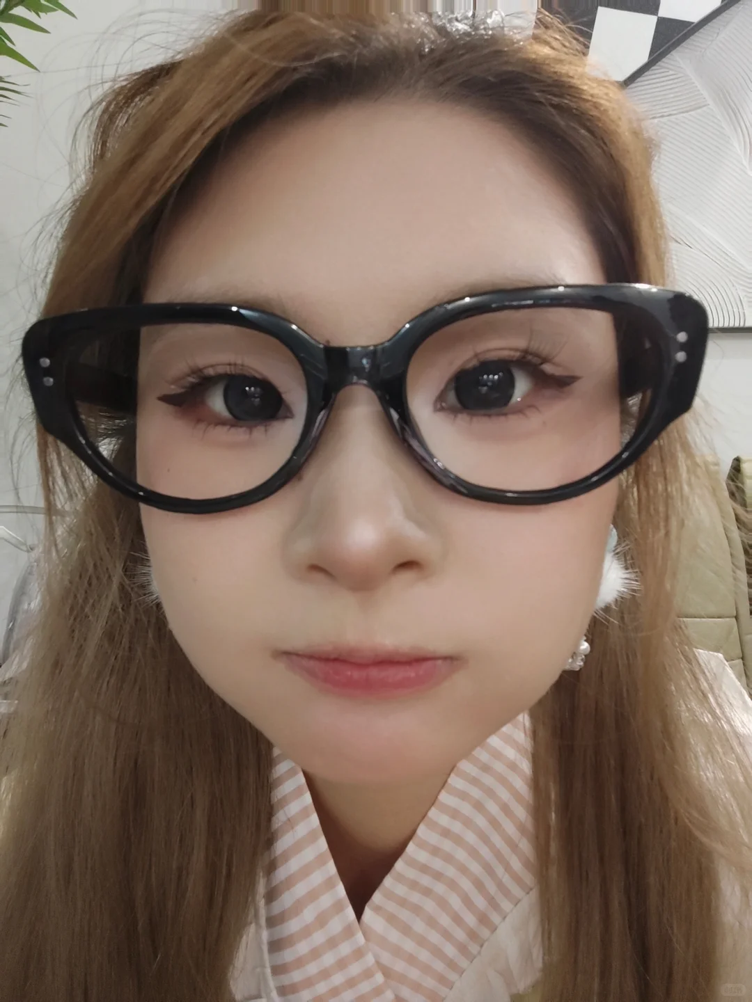 小妮睫毛立正了