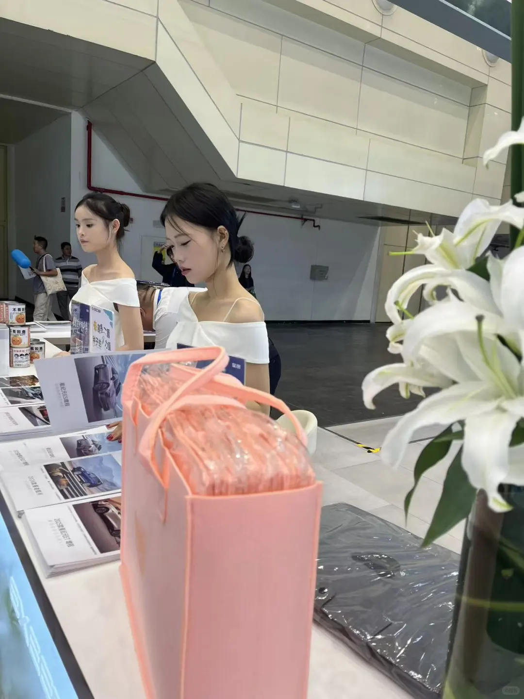 需要礼仪模特五位 线下定人 兼职日结400+