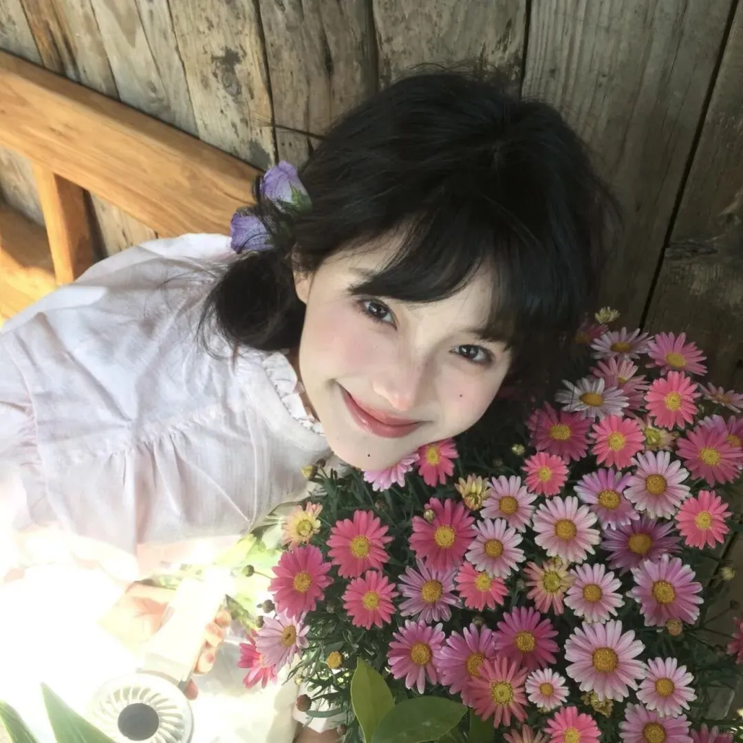 花团锦簇的女生头像