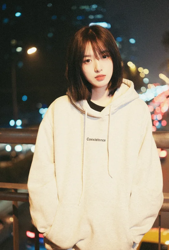 「温柔不语，自有清风相随🌸」