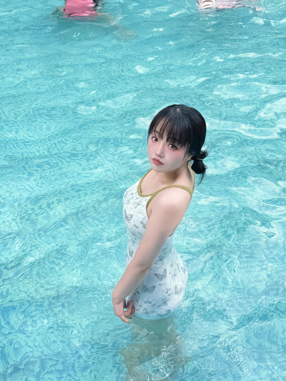 谁说的微胖女生浮力大？游起来轻松⁉️😰