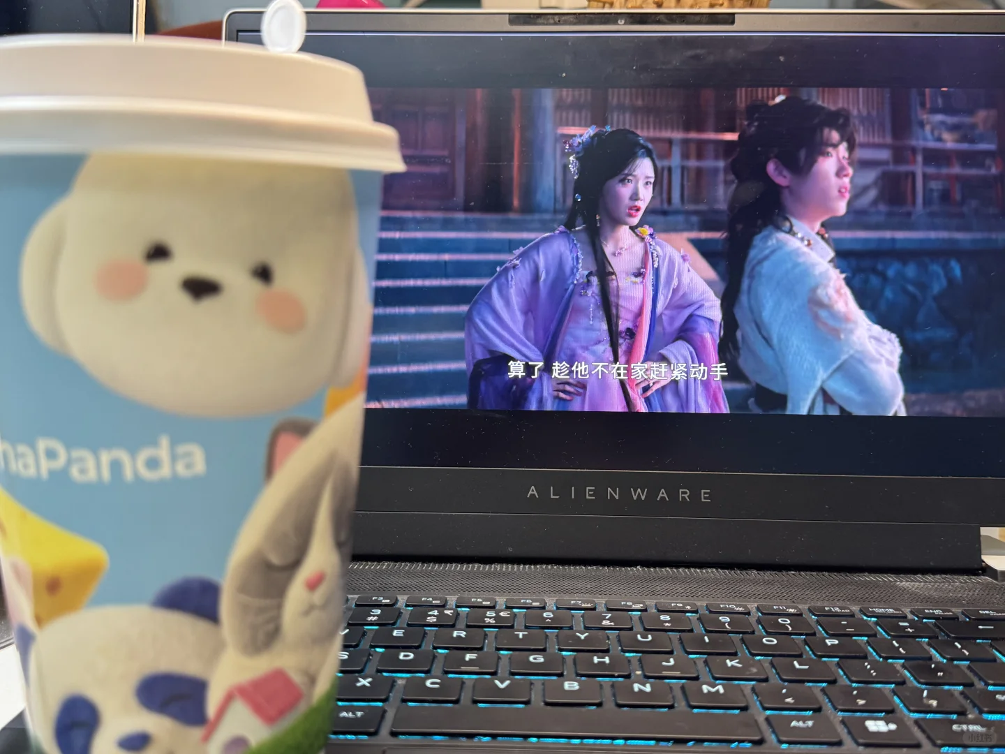 由于我不断练习化妆，终于变成了………