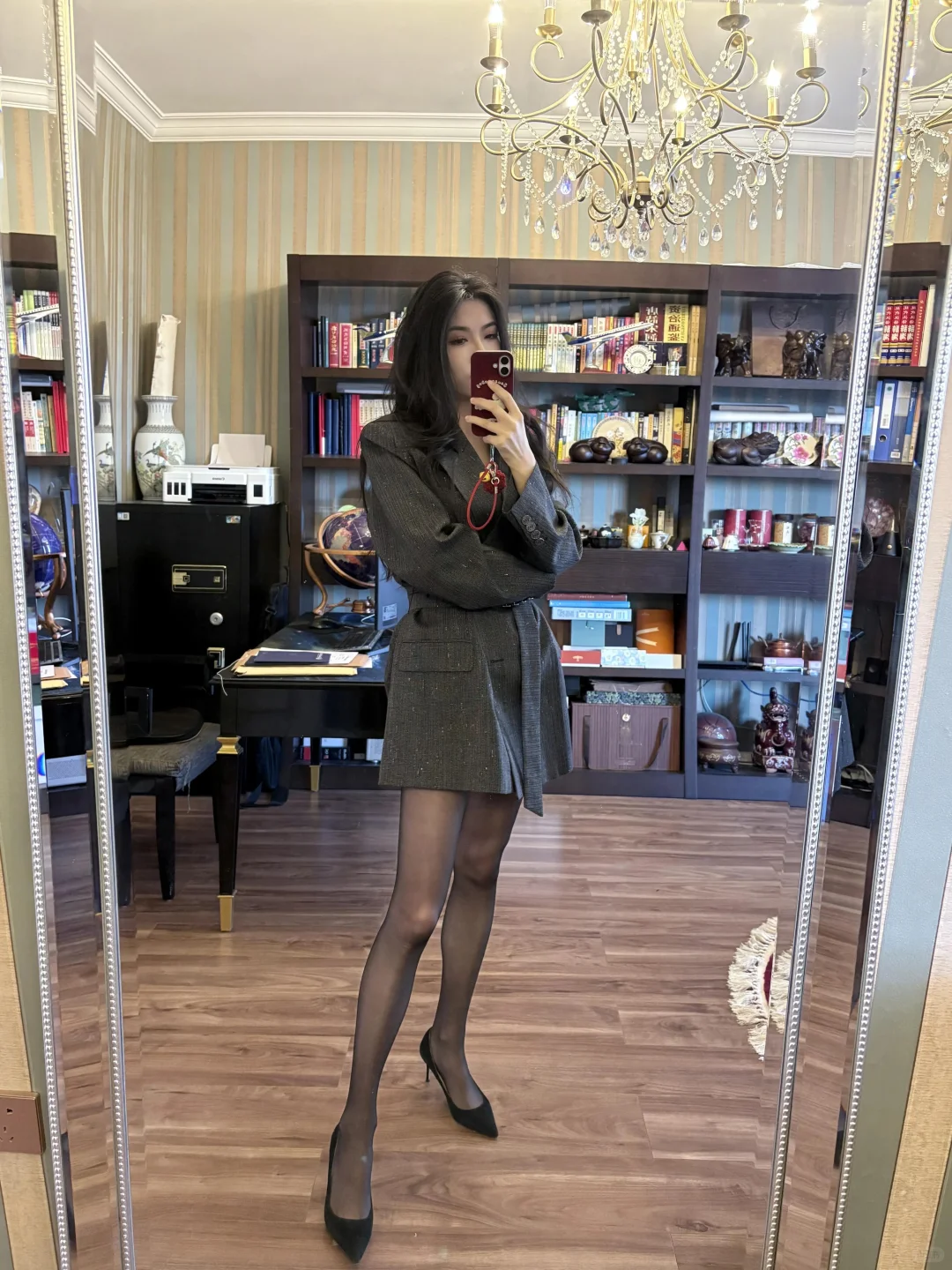 “哪一种丝袜最显腿细？我测给你看。”