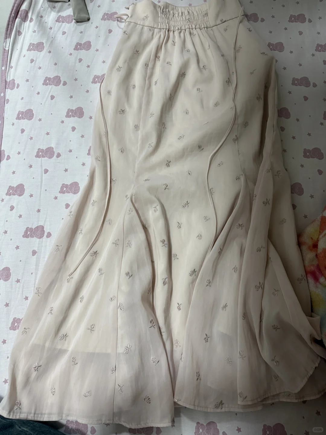 出31 sons de mode粉色刺绣小花鱼尾裙