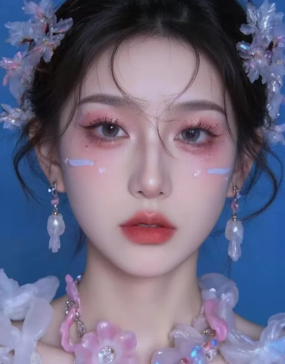 梦幻破碎感蝴蝶妆