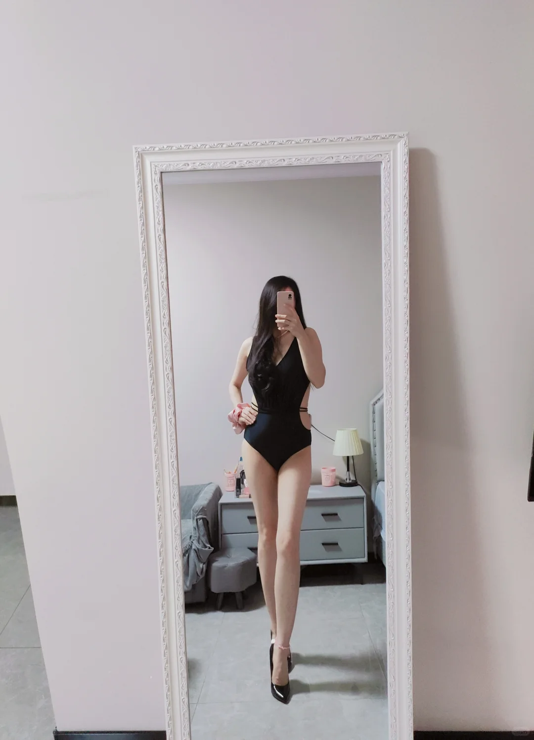 喜欢的男生女生们关注一下～黑色泳衣