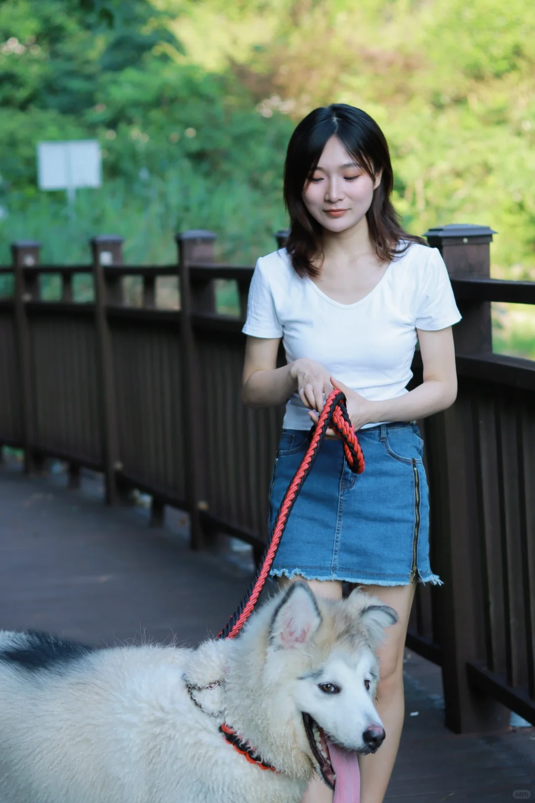 在户外的她真的很美！🍃