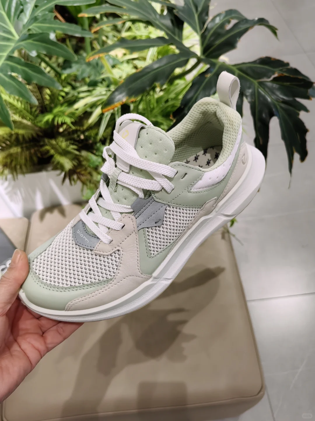 爱步女款健步2.2休闲运动跑步鞋织物牛皮