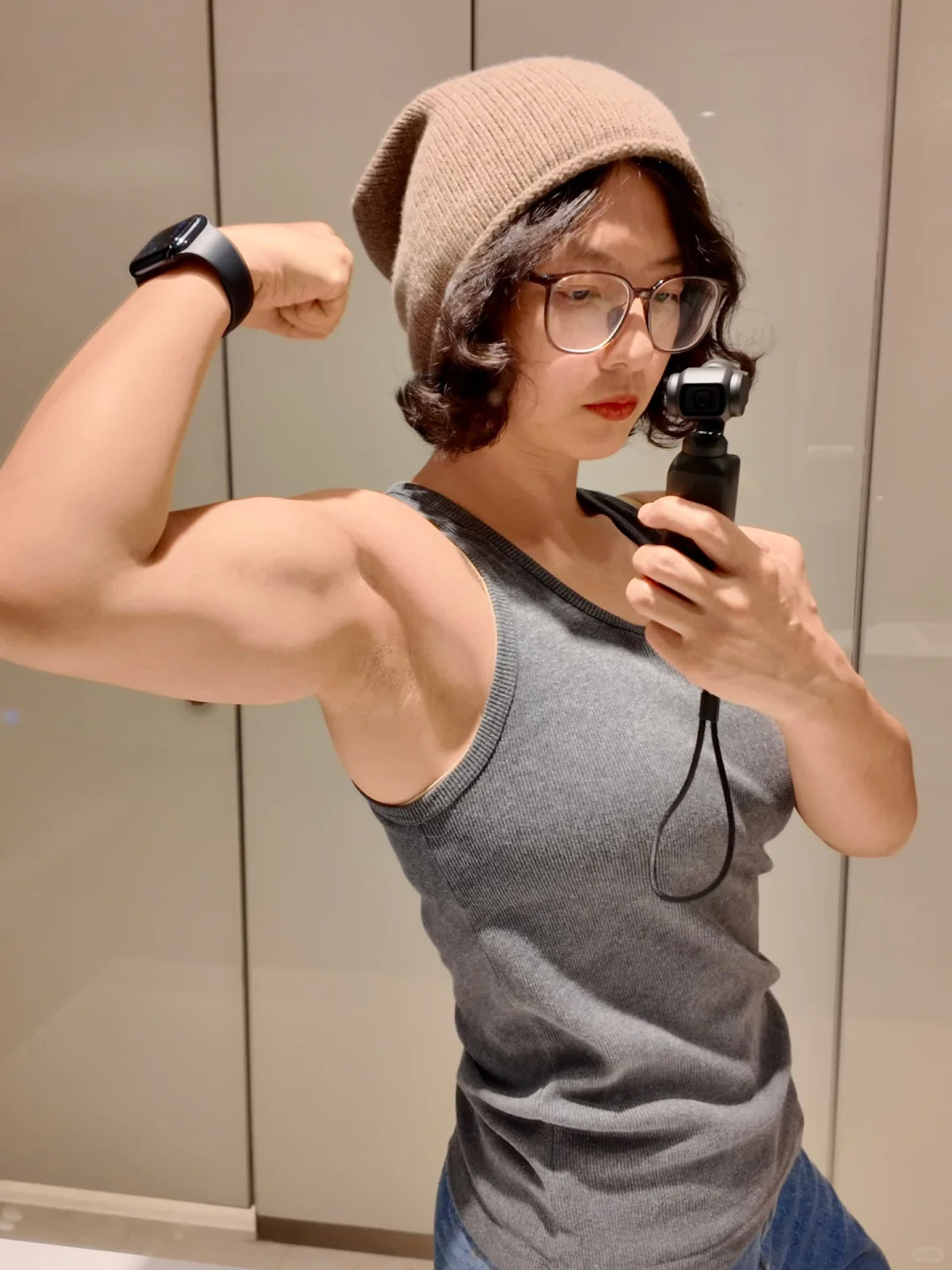 ⬅️真正的肌肉女，衣服是挡不住的